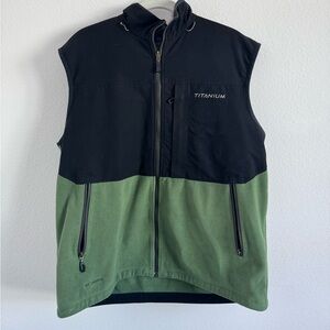 Columbia Men’s Titanium Black & Green‎ Vest Size XL